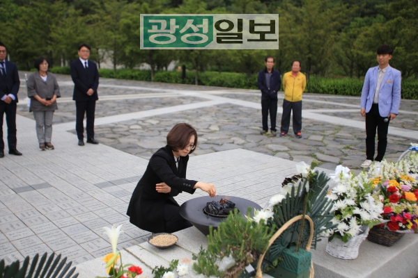 은수미 성남예비후보 노무현전 대통령 서거9주기 묘 참배